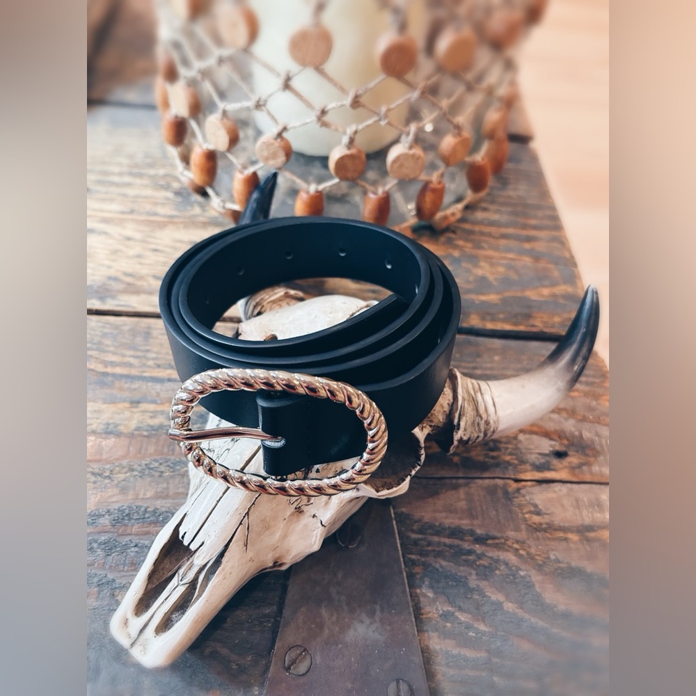 Chic Black Statement Belt - Gold Rope Textured Buckle - Sizes M & L - Picture 8 of 11